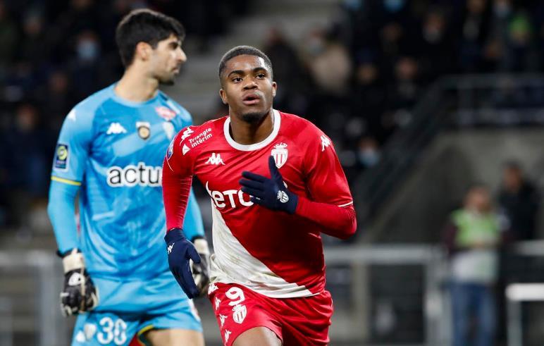 扯得向一侧 扯得向一侧