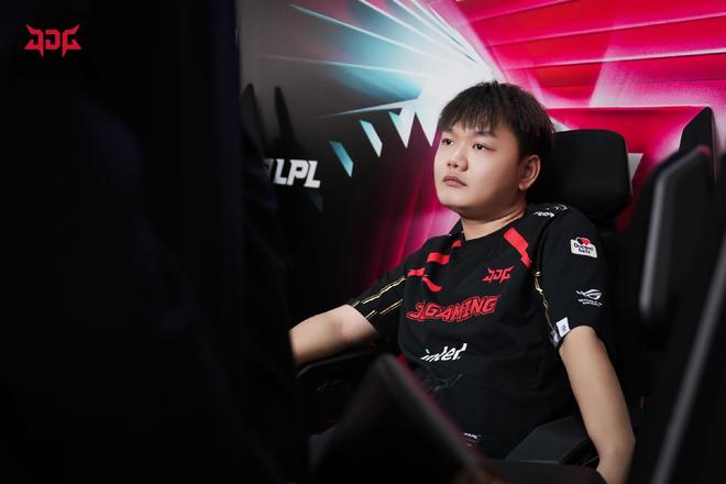 一端的賽場 一端的賽場