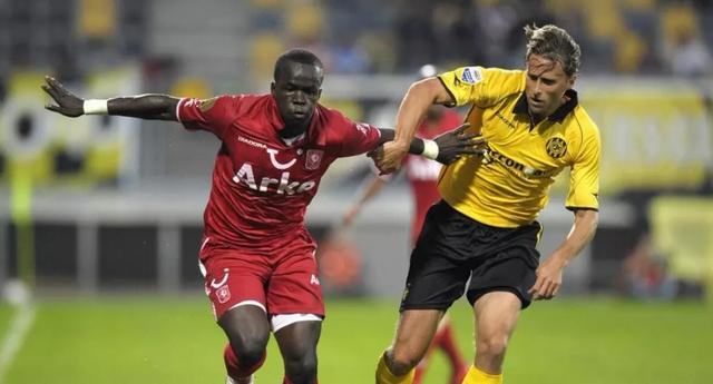 单手将球砸 单手将球砸